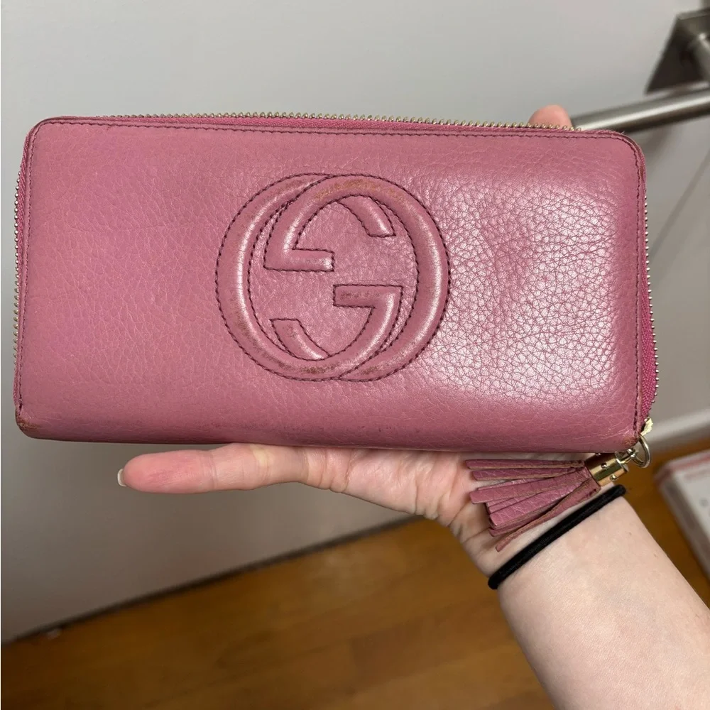 Gucci GG Soho Mauve Leather Zip Wallet with Tassel - Picture 14 of 16